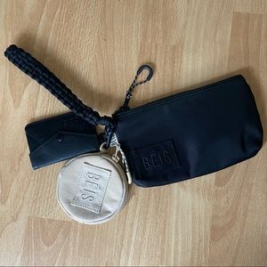 Beis Wristlet Set
